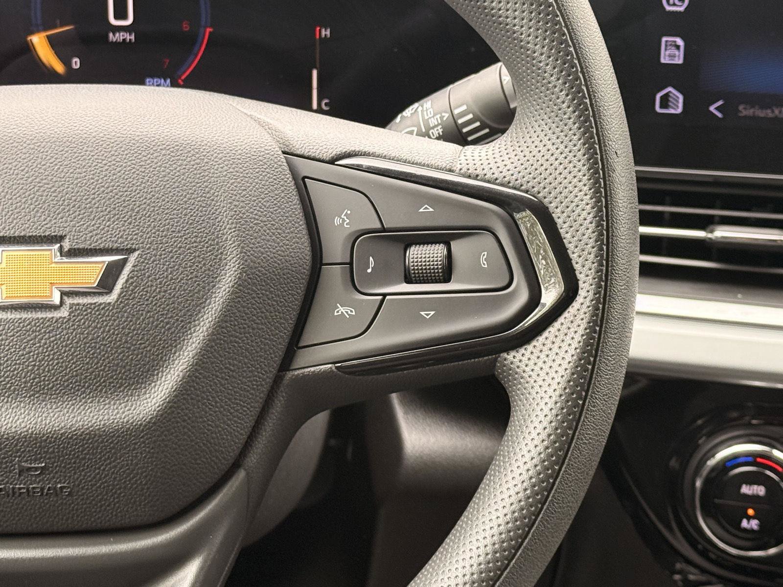 Used 2025 Chevrolet Trax LT FWD image 23