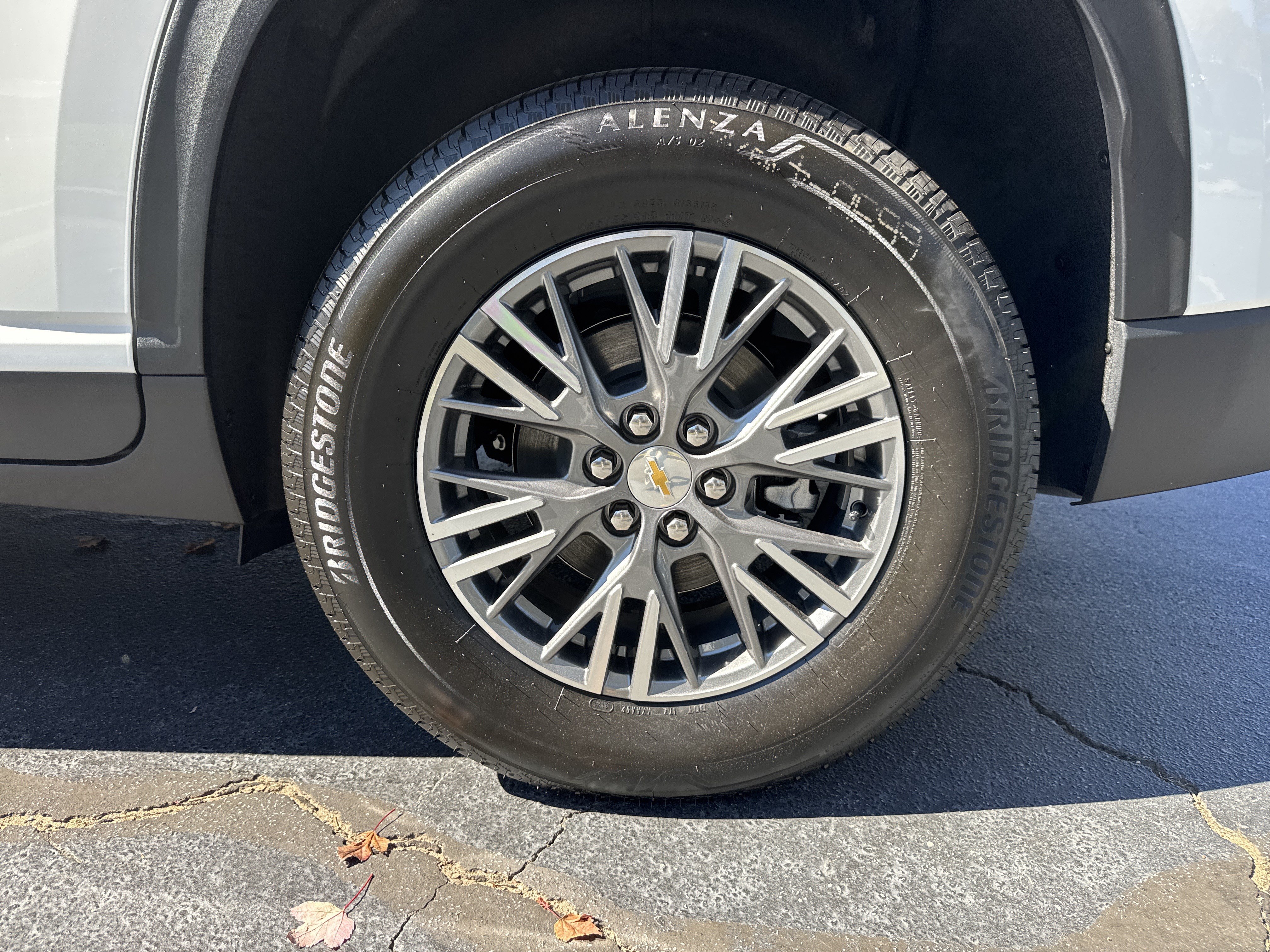 New 2027 Chevrolet Traverse LT w/ LPO, Floor Liner Package FWD image 21