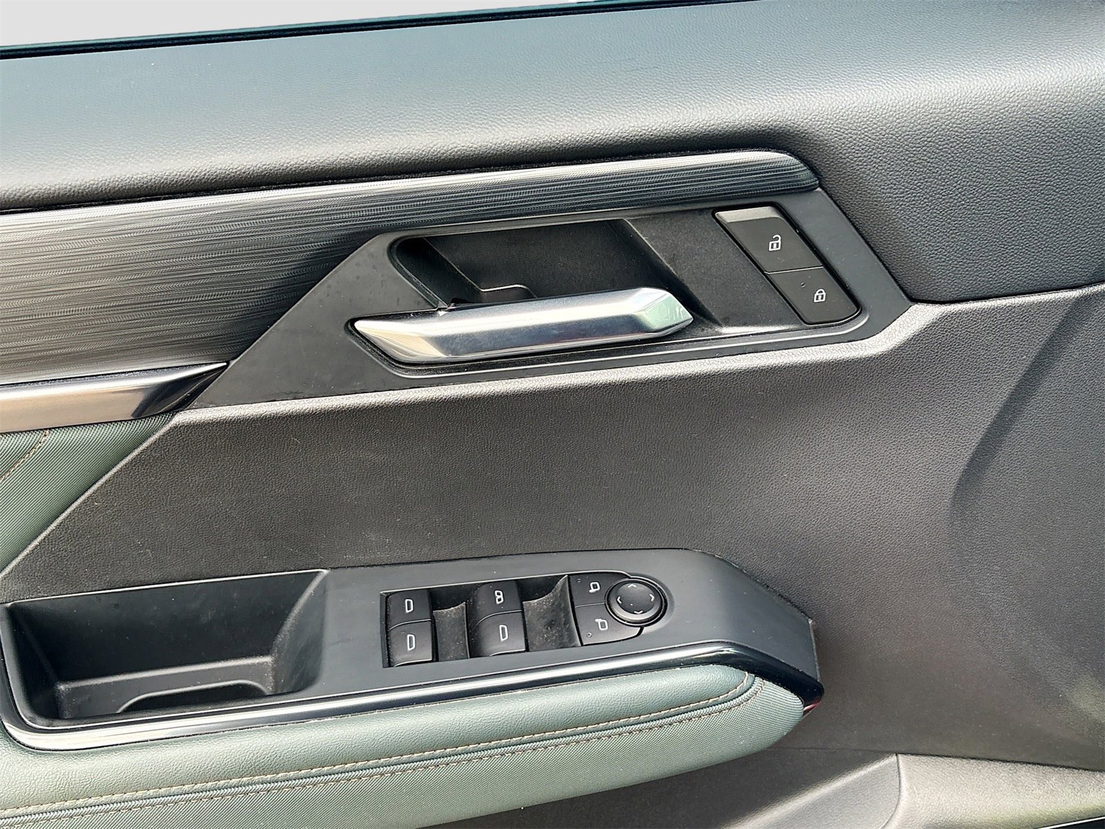 Used 2025 GMC Acadia AT4 image 18