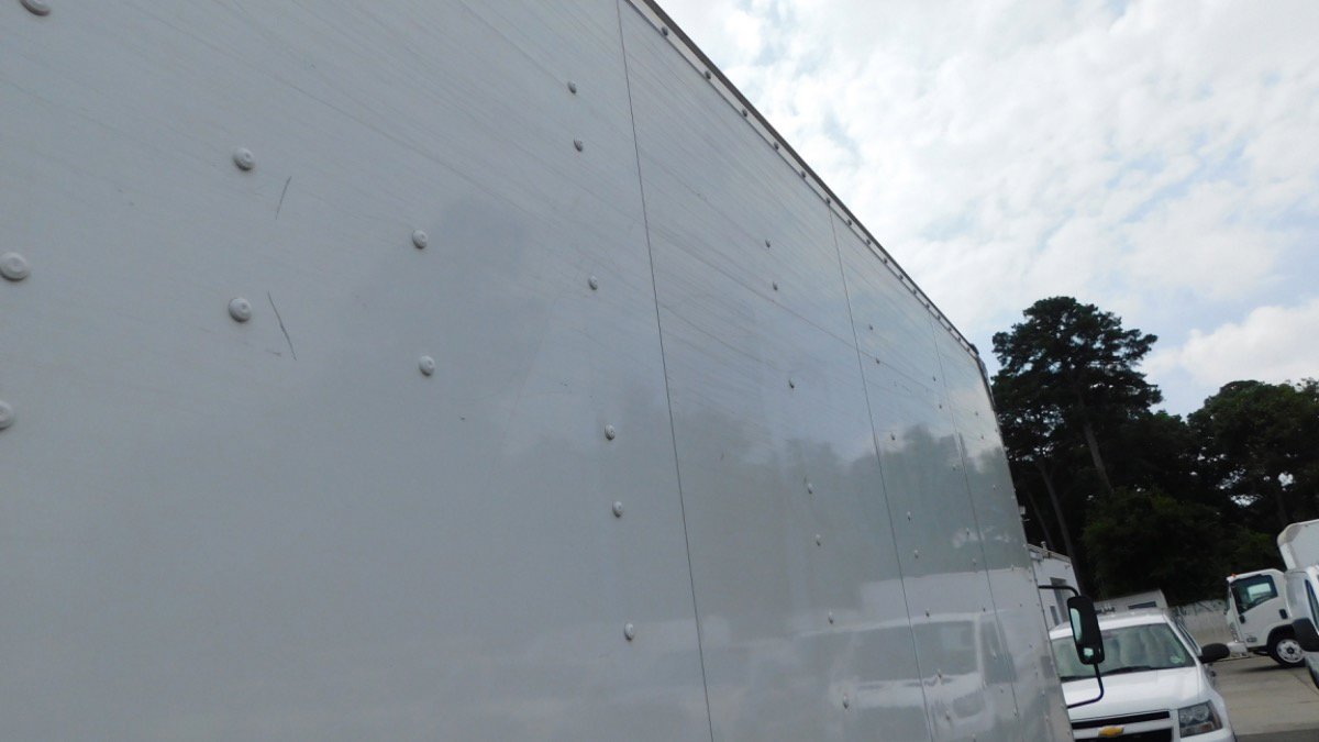 Used 2020 Isuzu NPR image 34