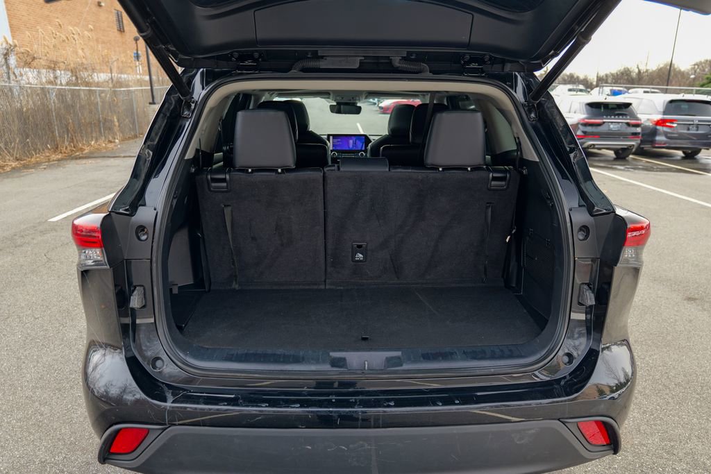 Used 2023 Toyota Highlander XLE AWD/4WD image 55