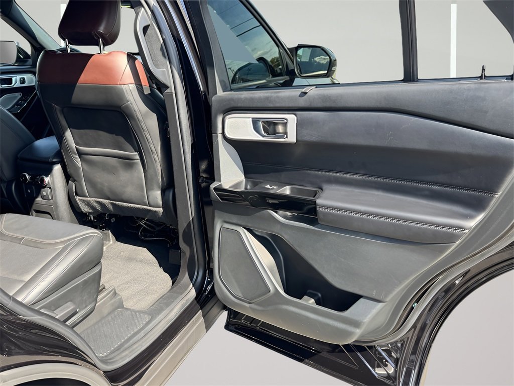 Used 2022 Ford Explorer Platinum w/ Equipment Group 601A image 33