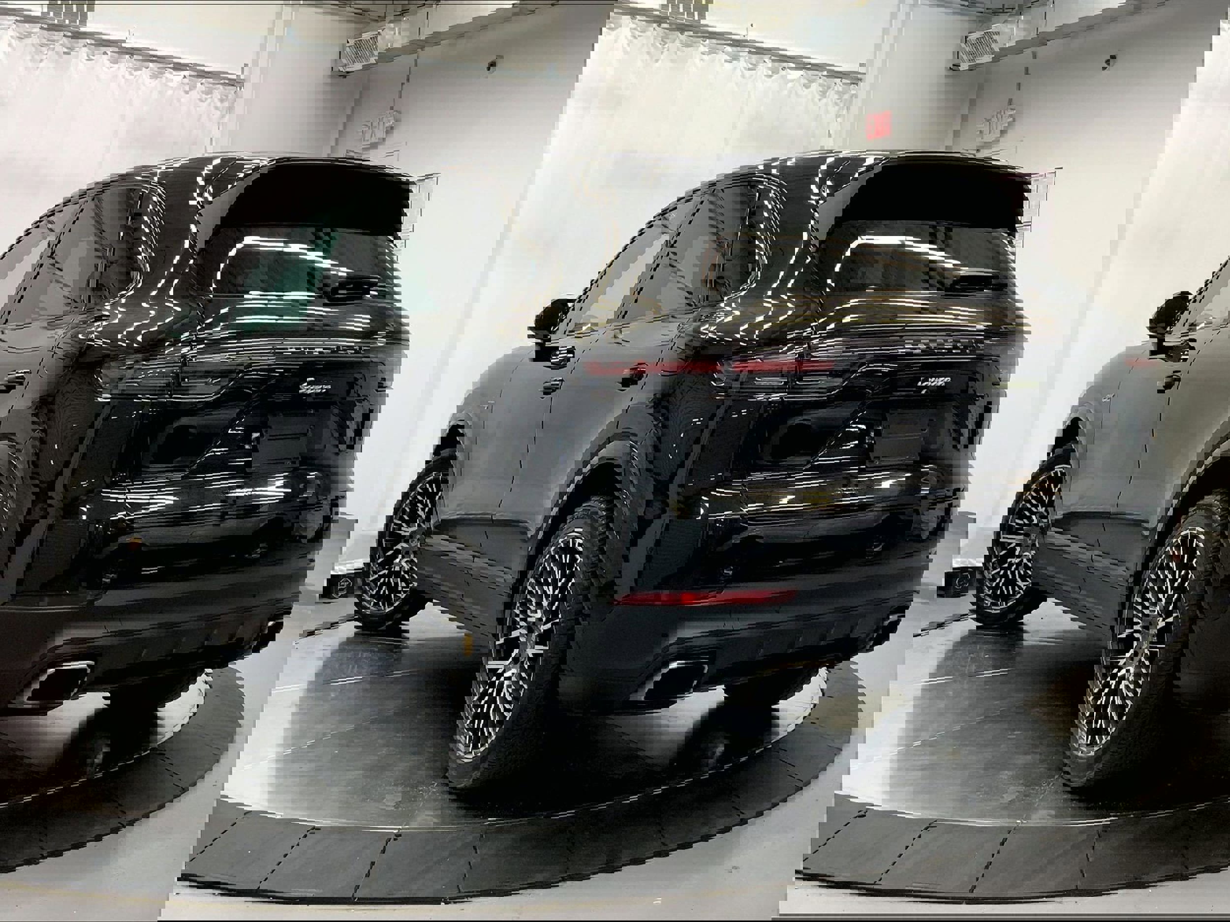 Used 2022 Porsche Cayenne E-Hybrid image 3