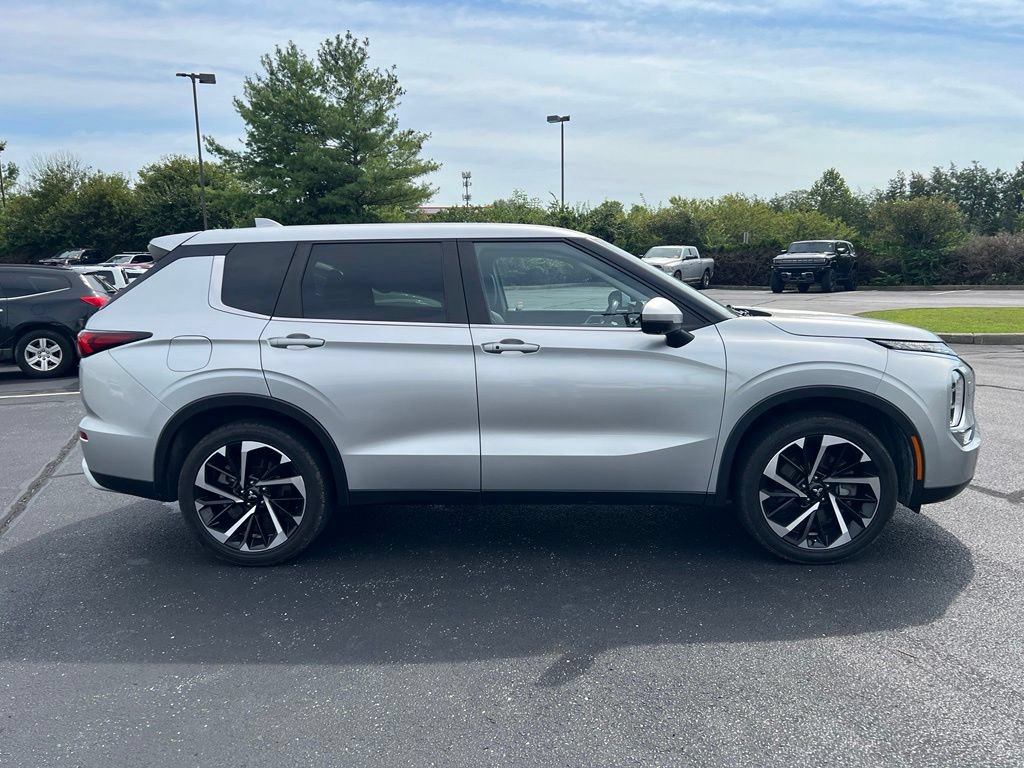 Used 2022 Mitsubishi Outlander SE AWD/4WD image 4