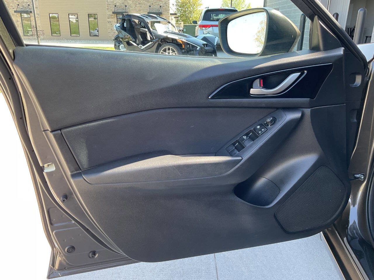 Used 2014 MAZDA MAZDA3 i Touring w/ Moonroof Package 1 FWD image 23