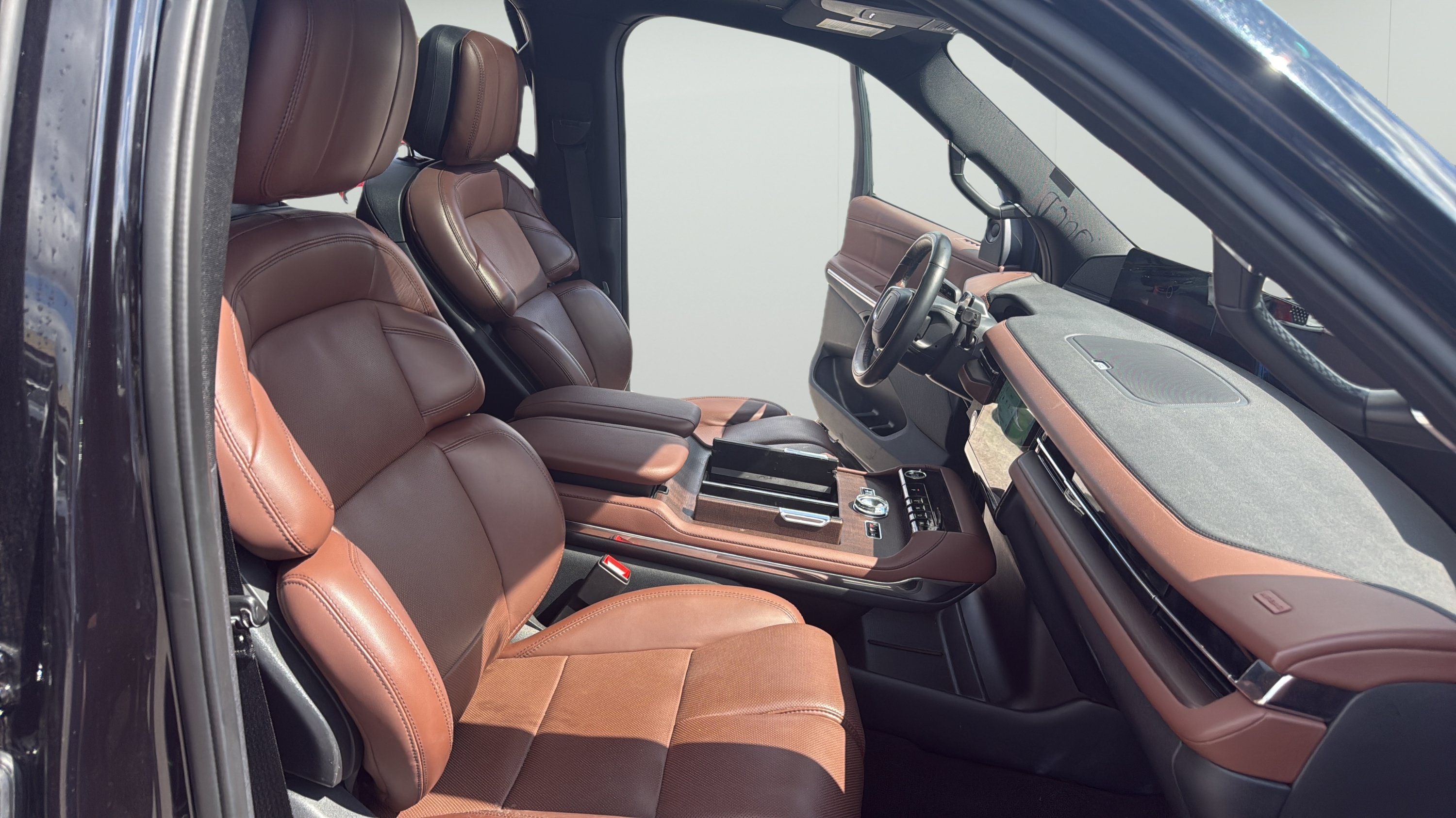 Used 2025 Lincoln Navigator Reserve AWD/4WD image 26
