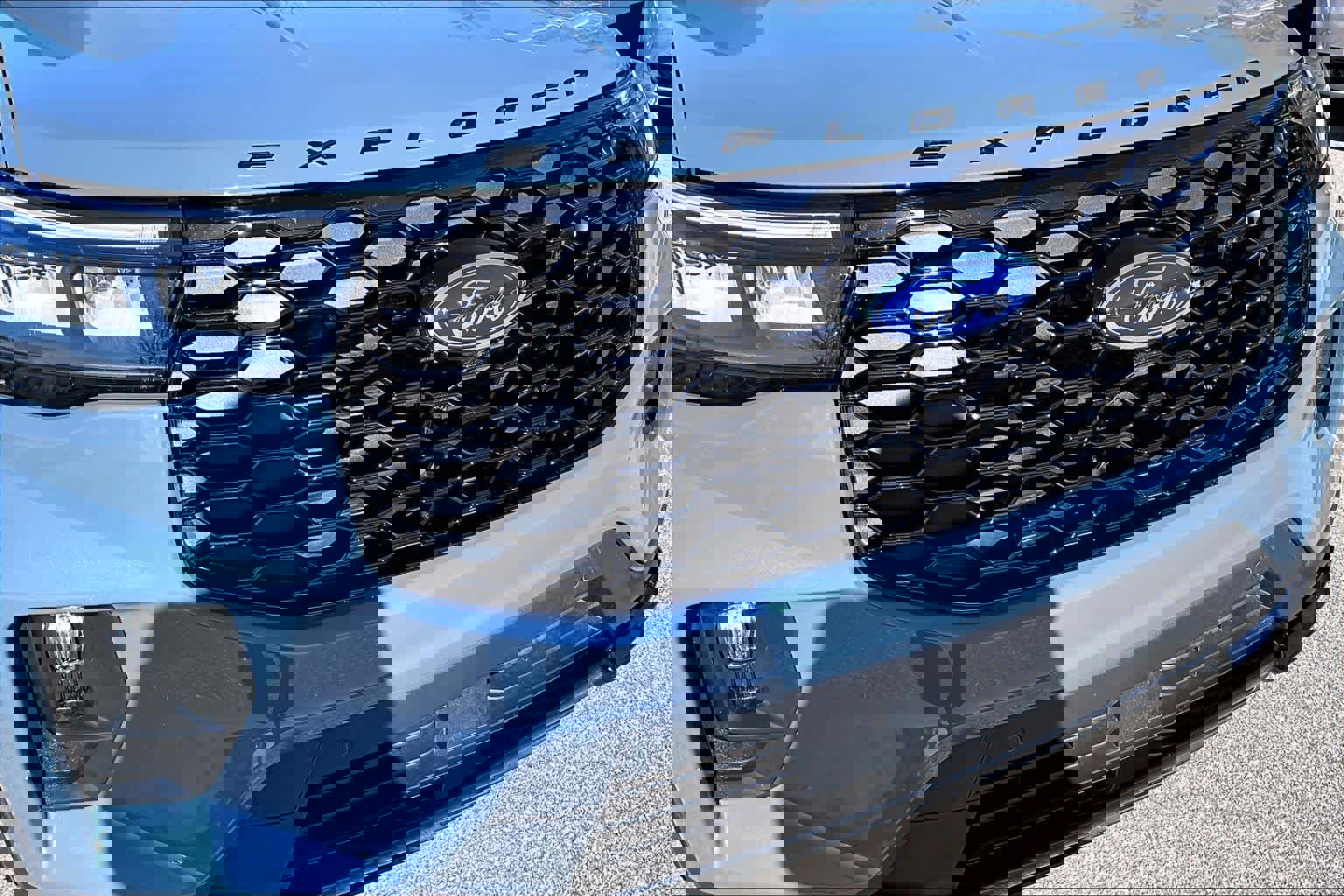 Used 2025 Ford Explorer ST-Line w/ Premium Package image 32