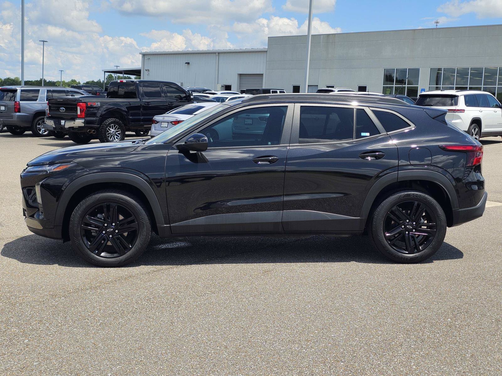 Used 2025 Chevrolet Trax ACTIV w/ Sunroof Package FWD image 13