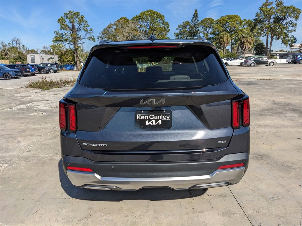 Certified 2025 Kia Sorento S w/ Panoramic Sunroof Package image 8
