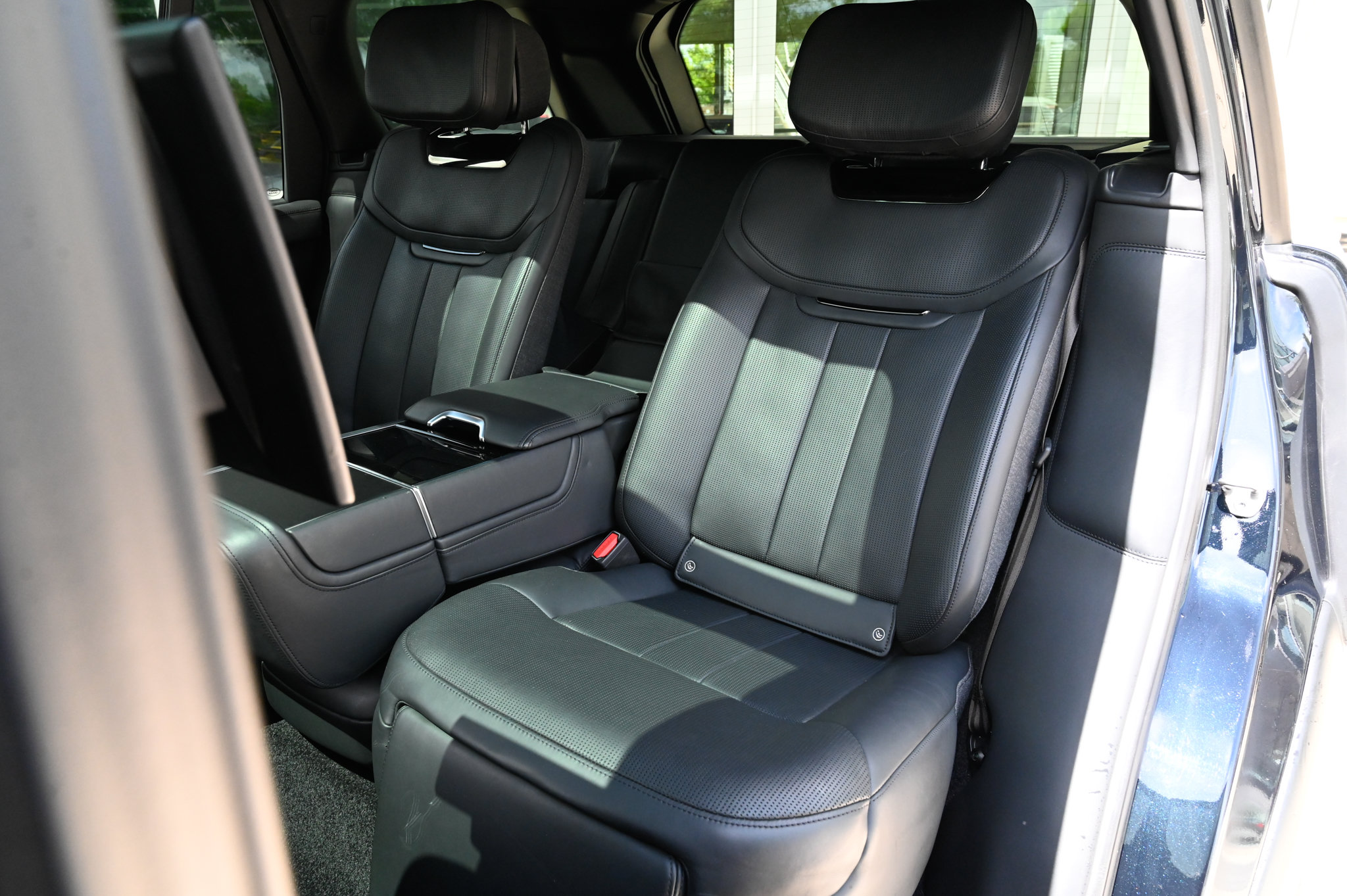 Used 2023 Land Rover Range Rover SV AWD/4WD image 38