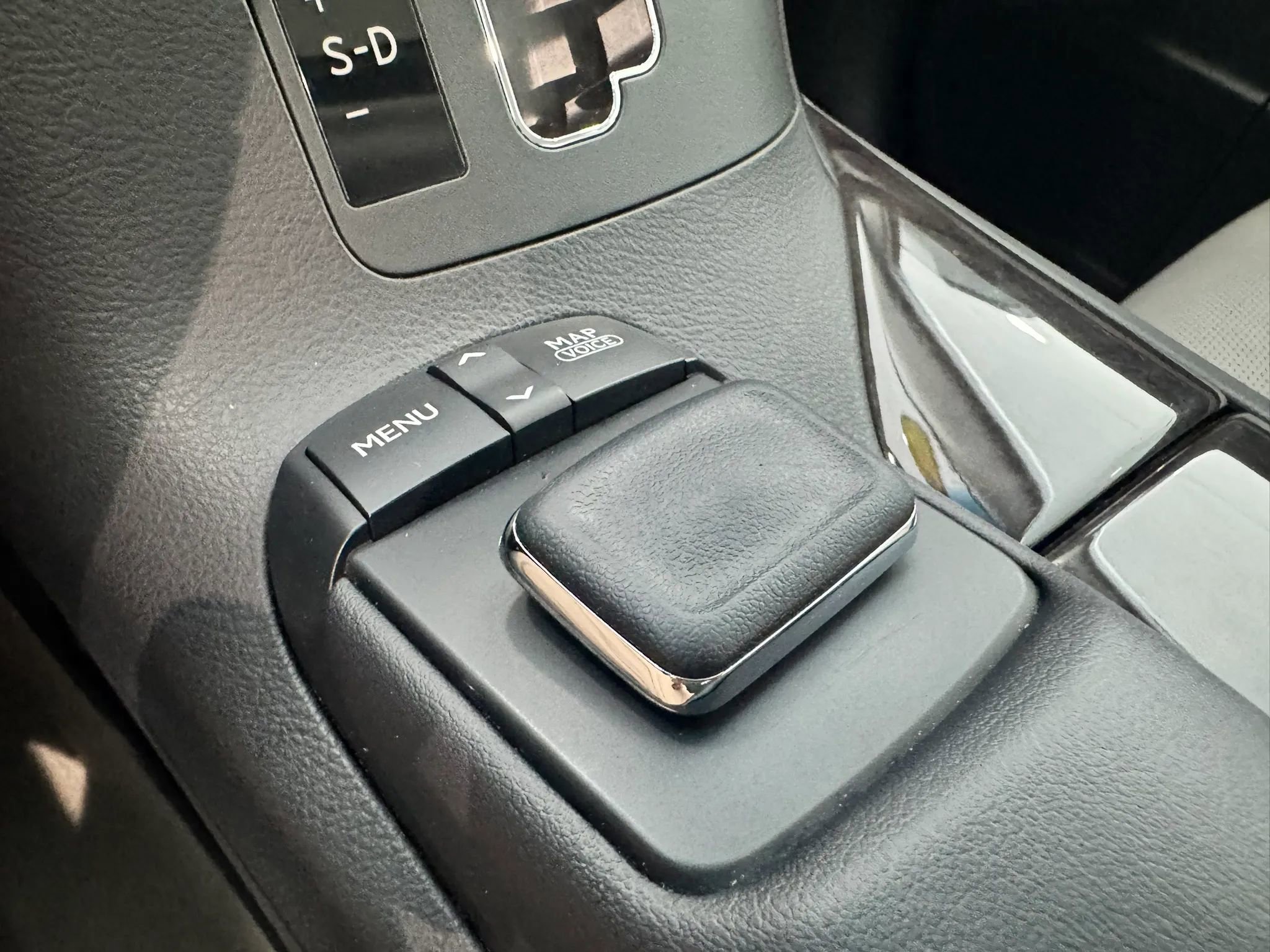 Used 2015 Lexus RX 450h AWD image 31