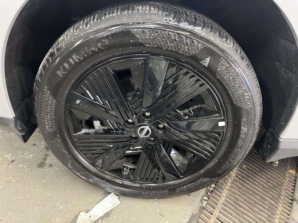 Certified 2025 Nissan Murano SV image 10