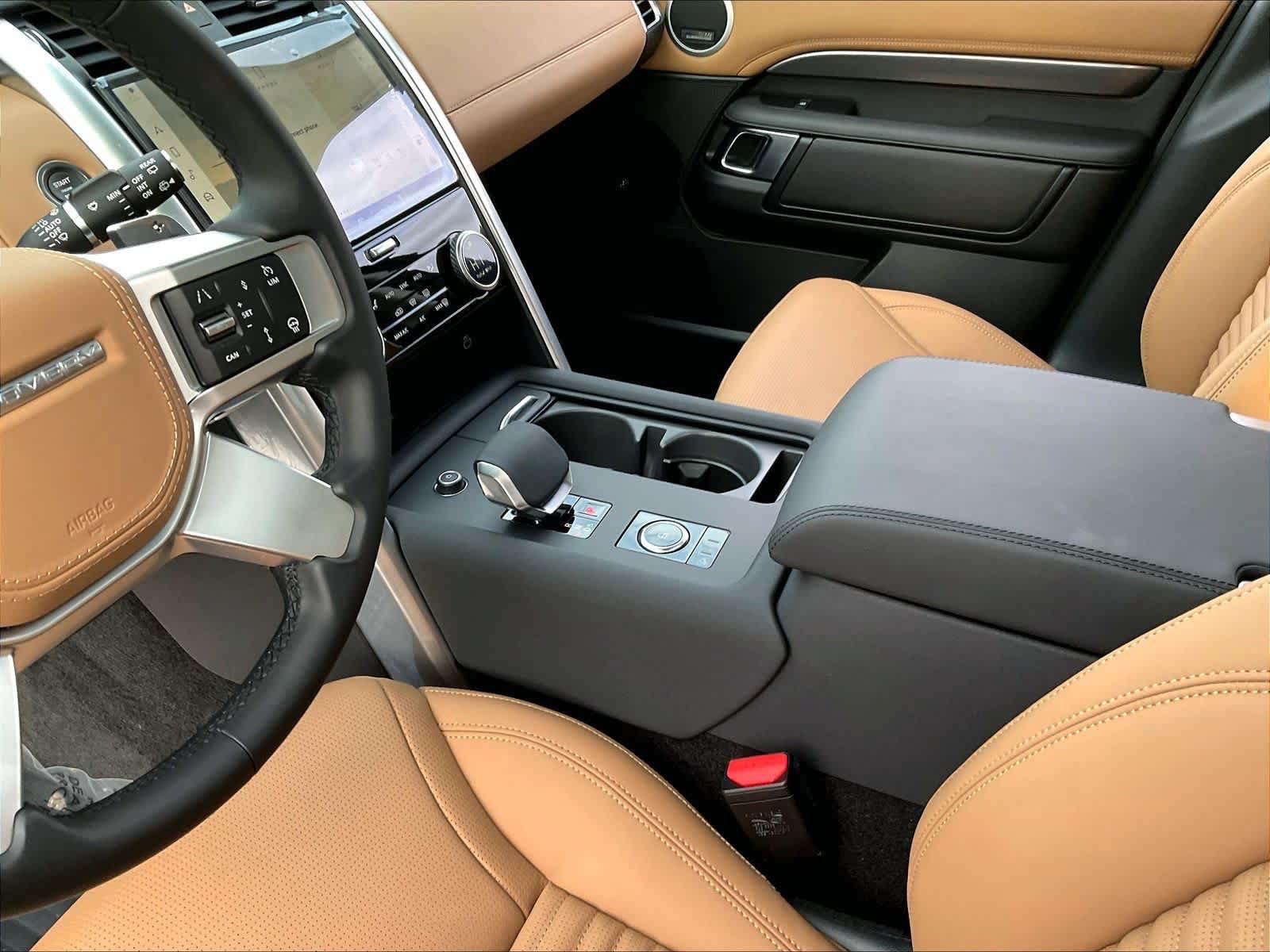 New 2025 Land Rover Discovery Metropolitan Edition AWD/4WD image 10