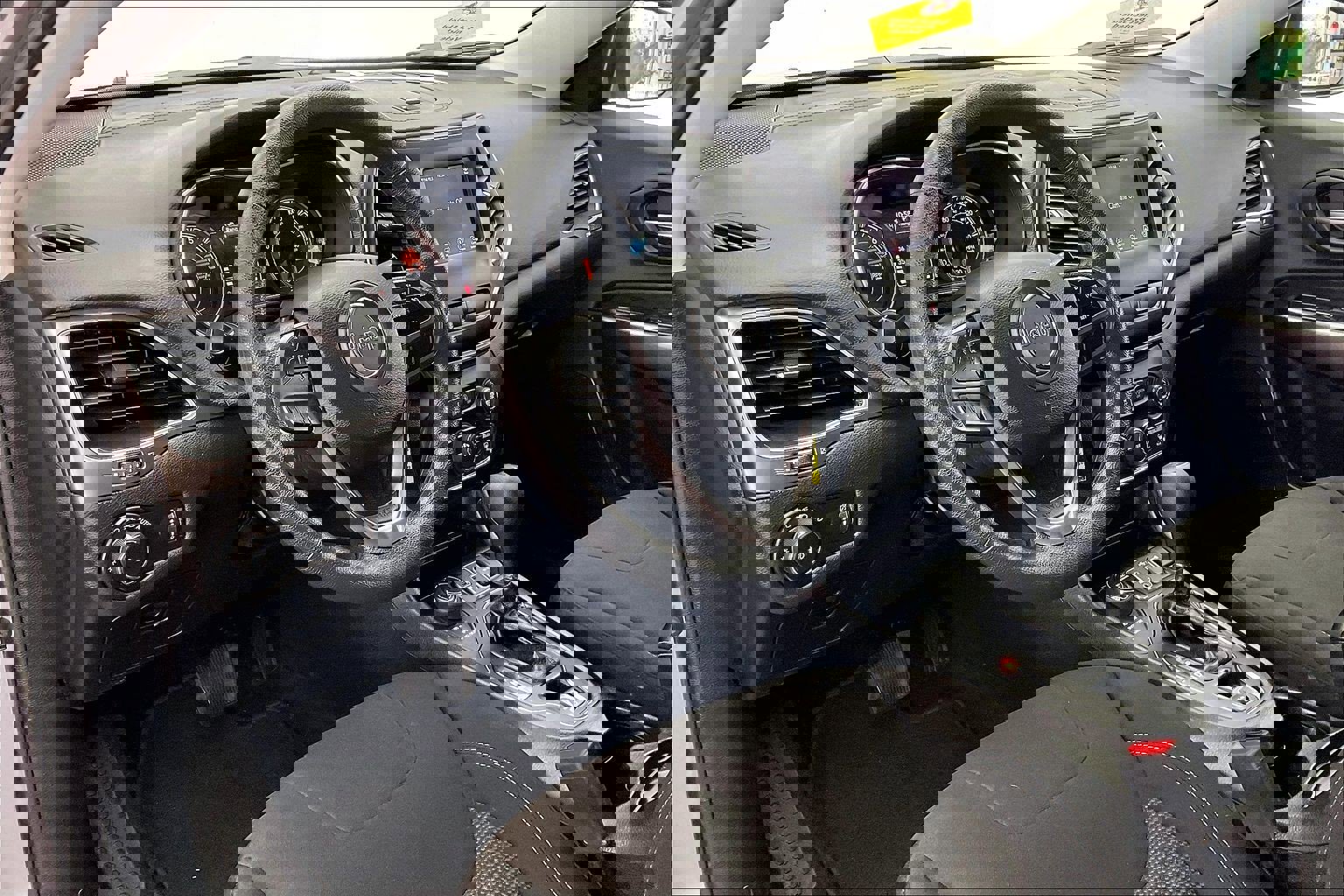 Used 2019 Jeep Cherokee Latitude w/ Popular Appearance Group image 14