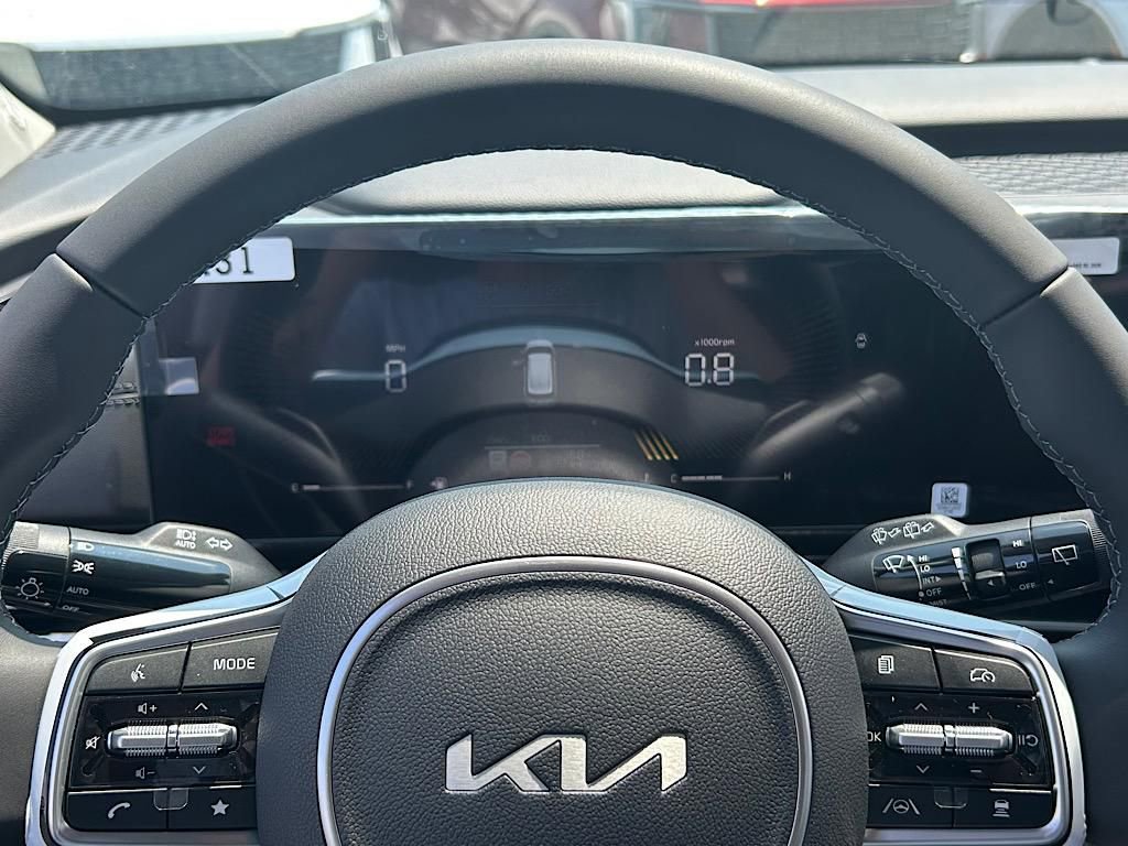 New 2026 Kia Carnival EX FWD image 18