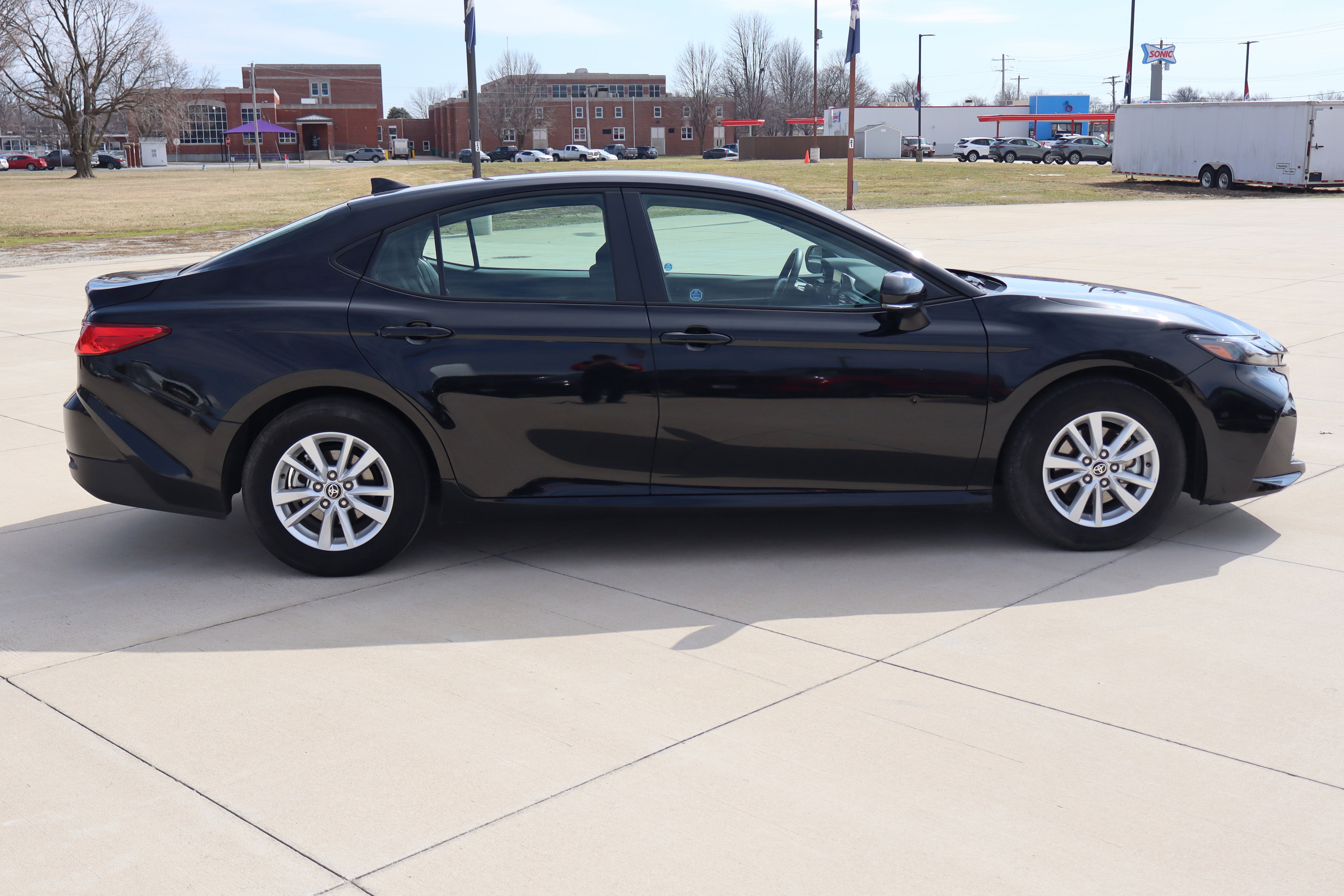 Used 2025 Toyota Camry LE image 5