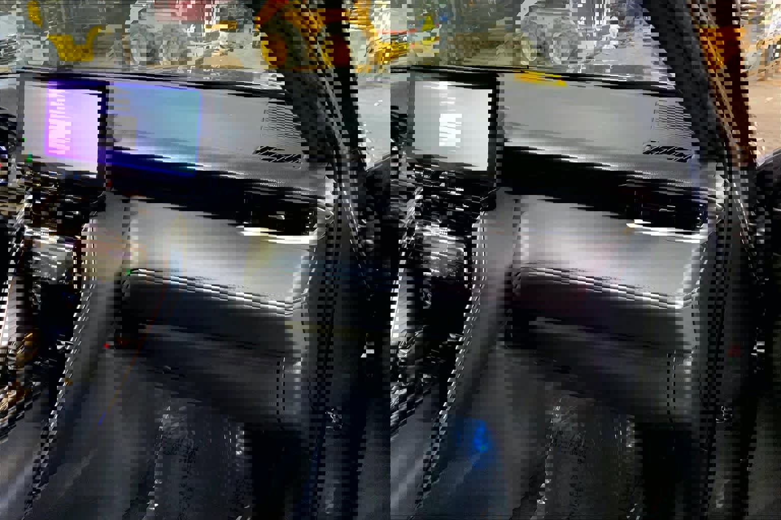 Used 2023 Toyota Venza XLE image 18