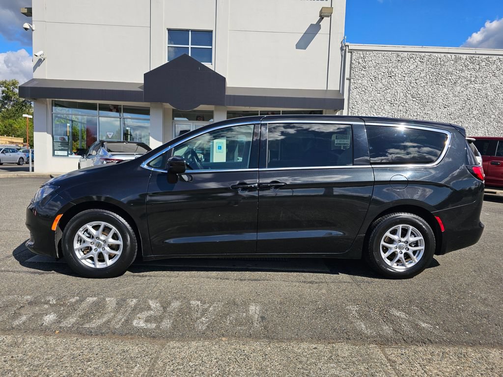 Used 2022 Chrysler Voyager LX FWD image 8