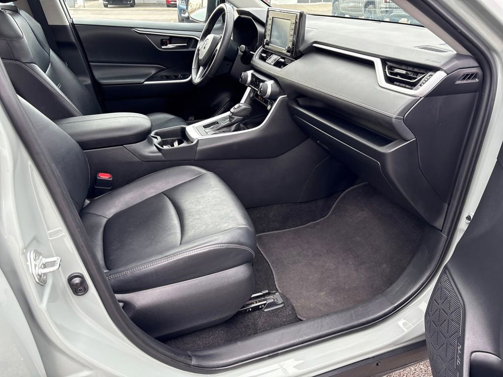 Used 2020 Toyota RAV4 XLE Premium image 36