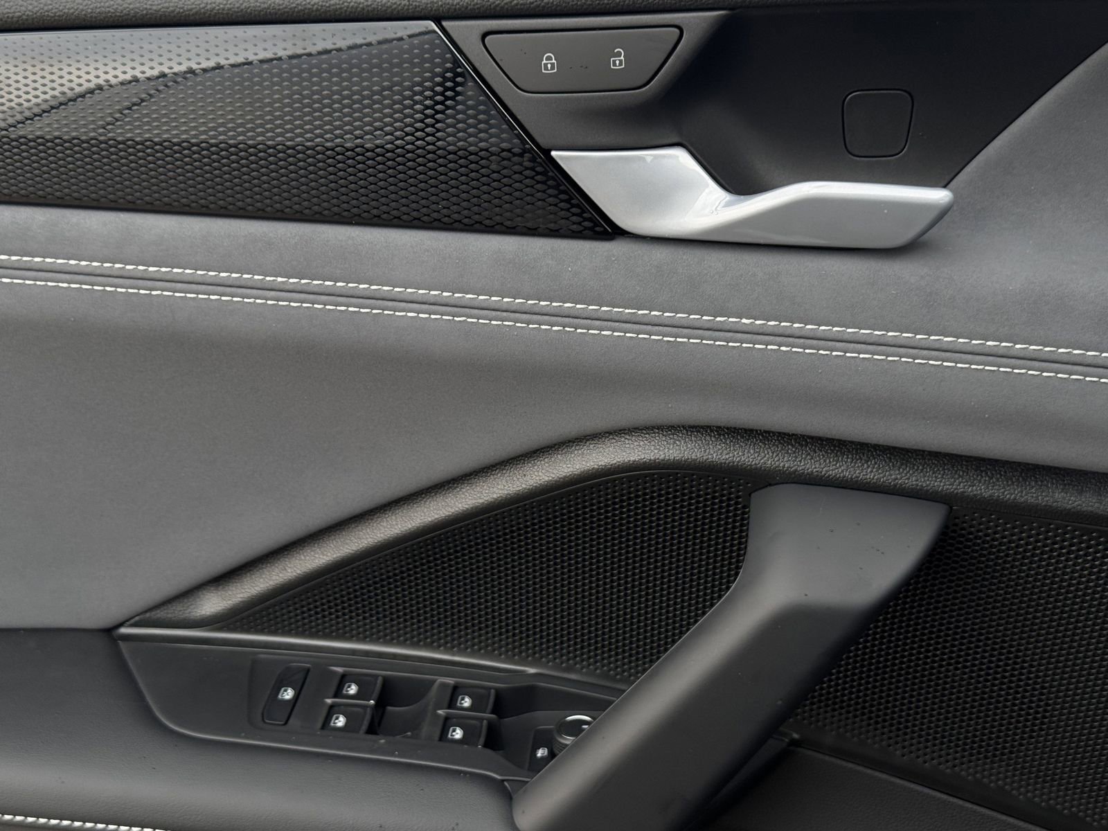 New 2026 Volkswagen Tiguan SE R-Line image 23