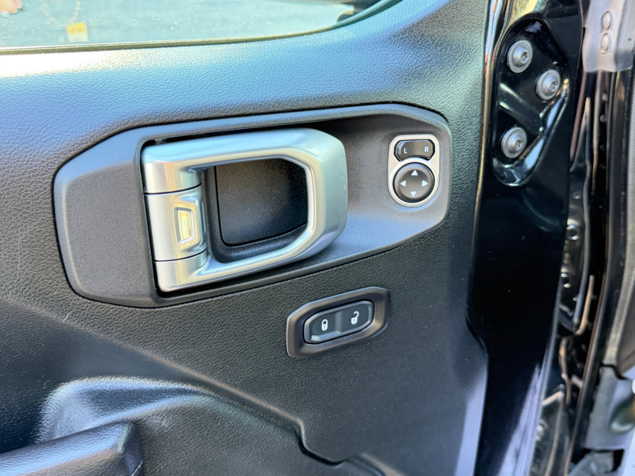 Used 2019 Jeep Wrangler Unlimited Sport S image 17