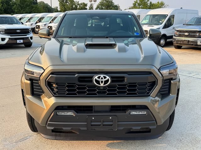 Used 2025 Toyota Tacoma TRD Sport w/ TRD Sport Premium Package AWD/4WD image 2