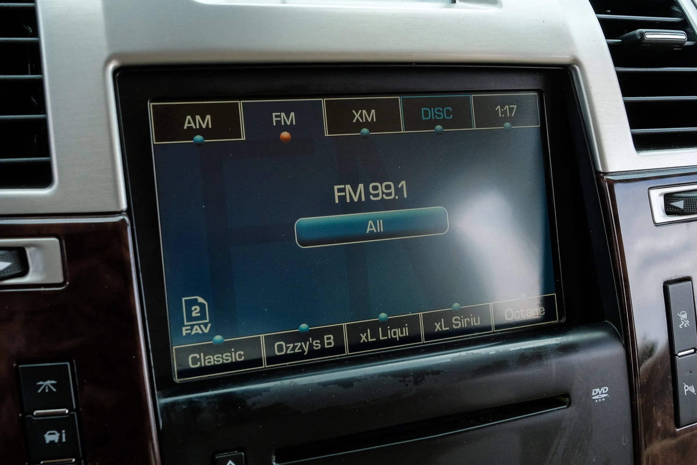 Used 2007 Cadillac Escalade EXT w/ Information Package AWD/4WD image 27