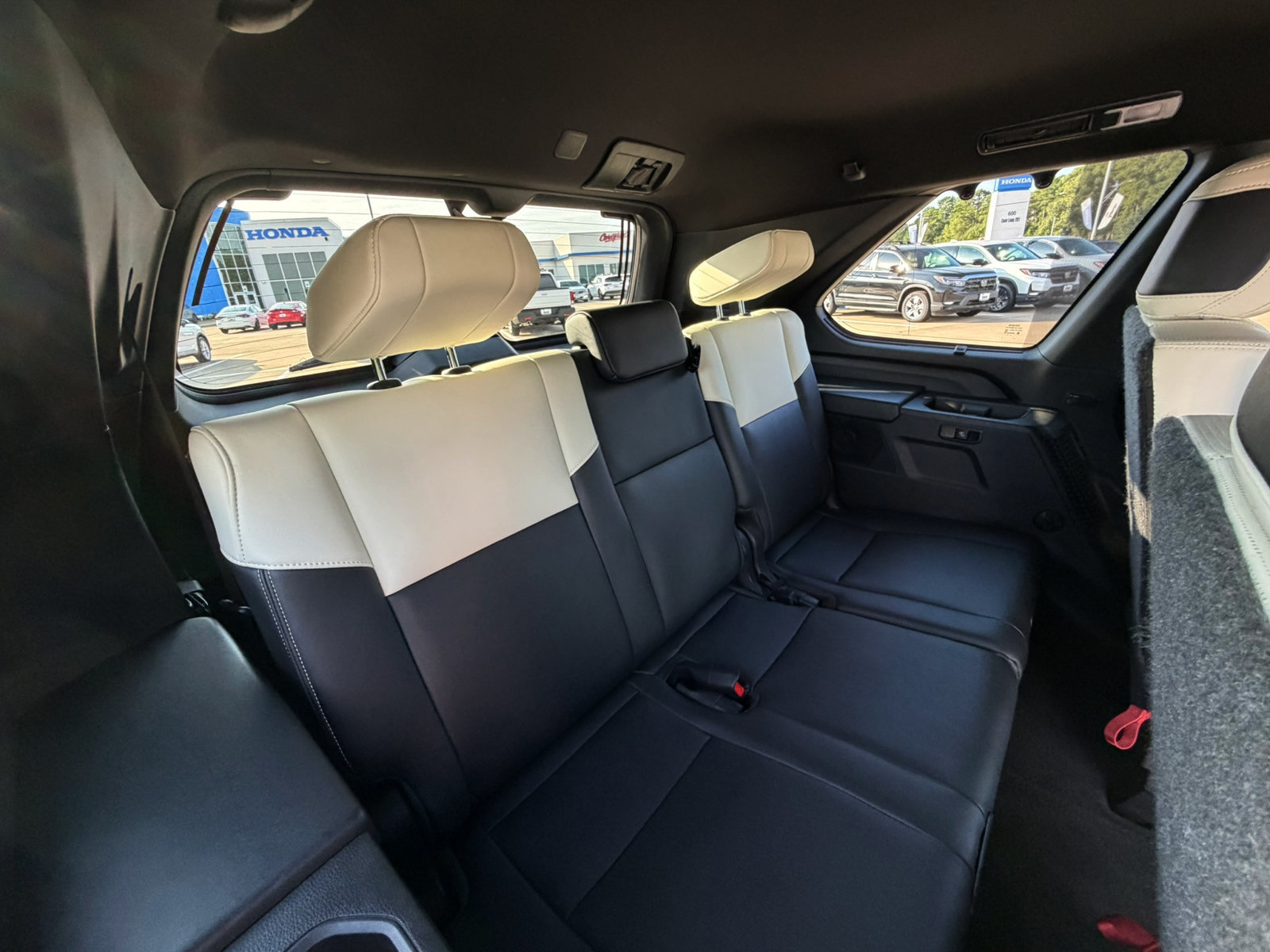 Used 2023 Toyota Sequoia Capstone AWD/4WD image 31