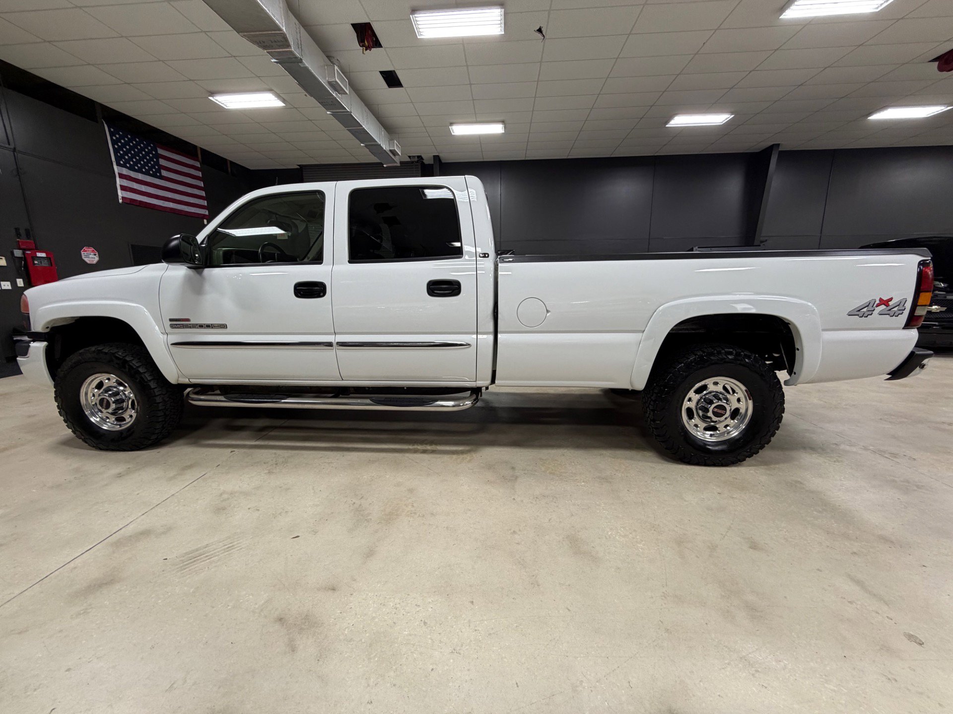 Used 2004 GMC Sierra 2500 SLT w/ Heavy-Duty Power Package AWD/4WD image 11