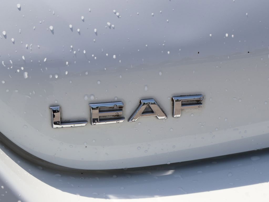 Used 2015 Nissan Leaf S FWD image 8