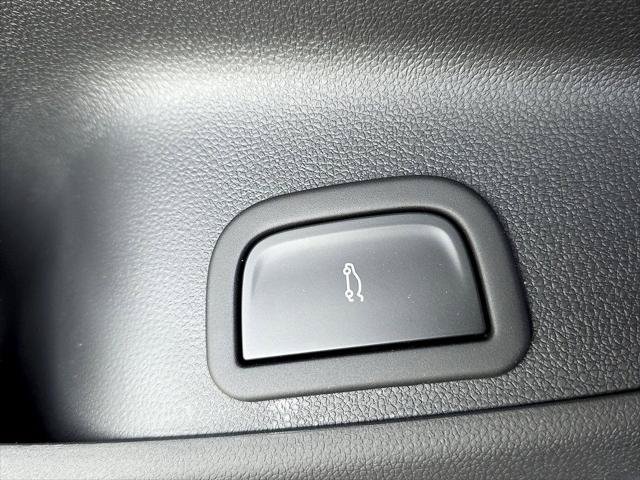 New 2026 Chevrolet Traverse RS w/ LPO, Floor Liner Package FWD image 25