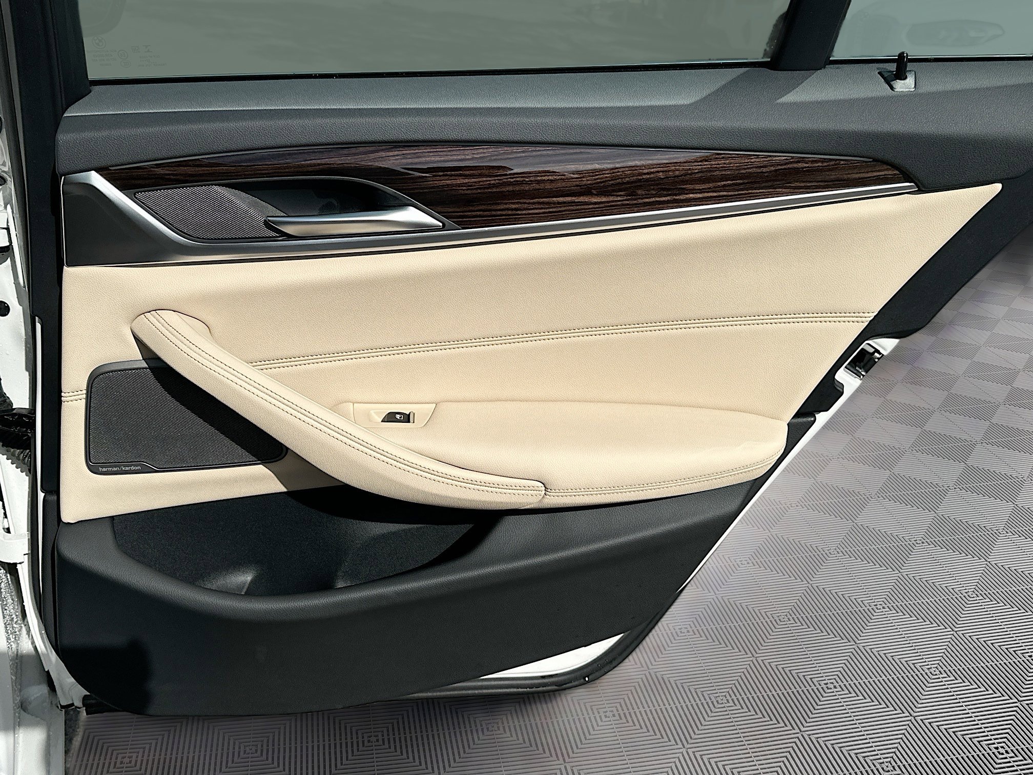 Certified 2023 BMW 530i w/ Premium Package image 32