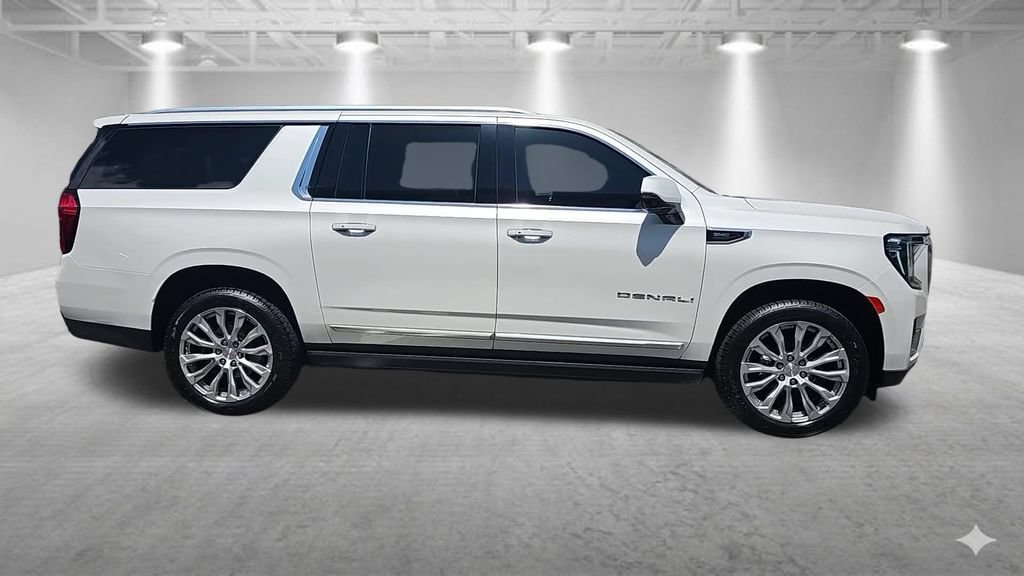 Used 2021 GMC Yukon XL Denali w/ Denali Premium Package AWD/4WD image 11