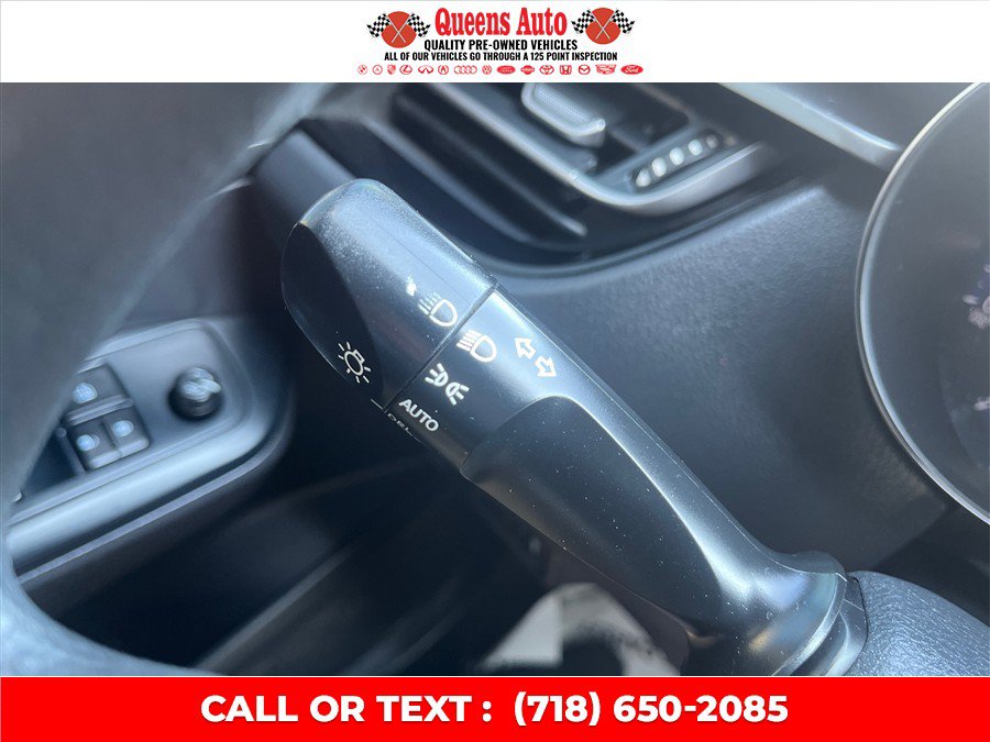 Used 2019 Toyota C-HR LE FWD image 20