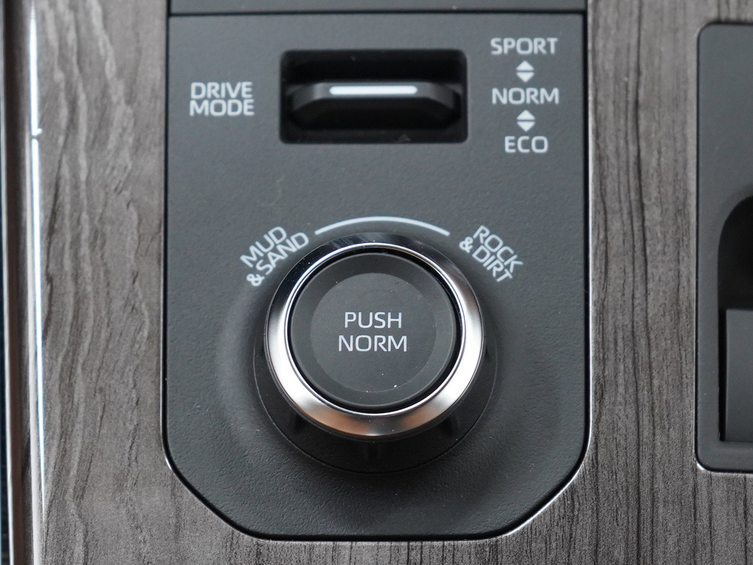 Used 2023 Toyota Highlander Platinum image 17