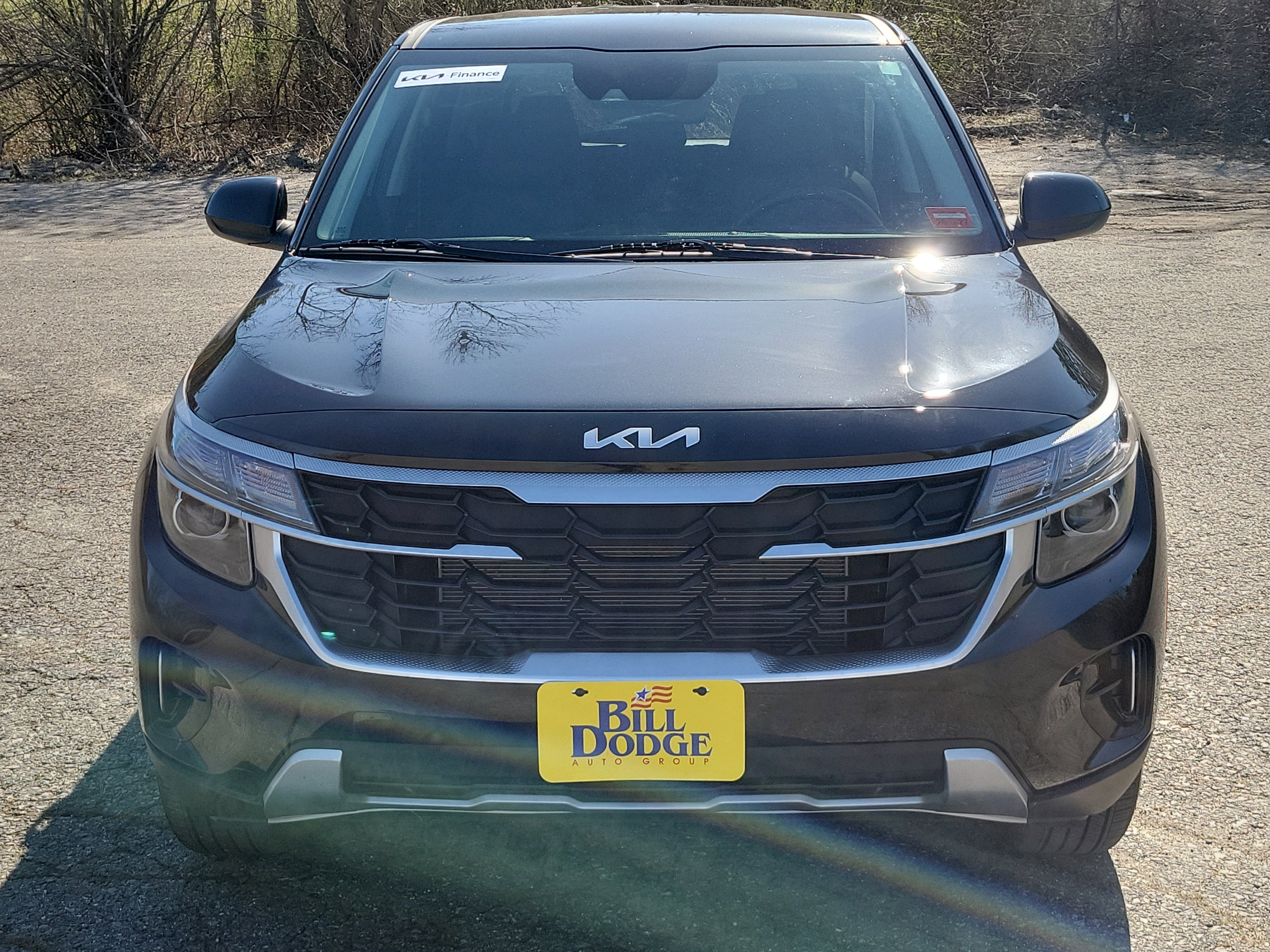Used 2025 Kia Seltos LX AWD/4WD image 2