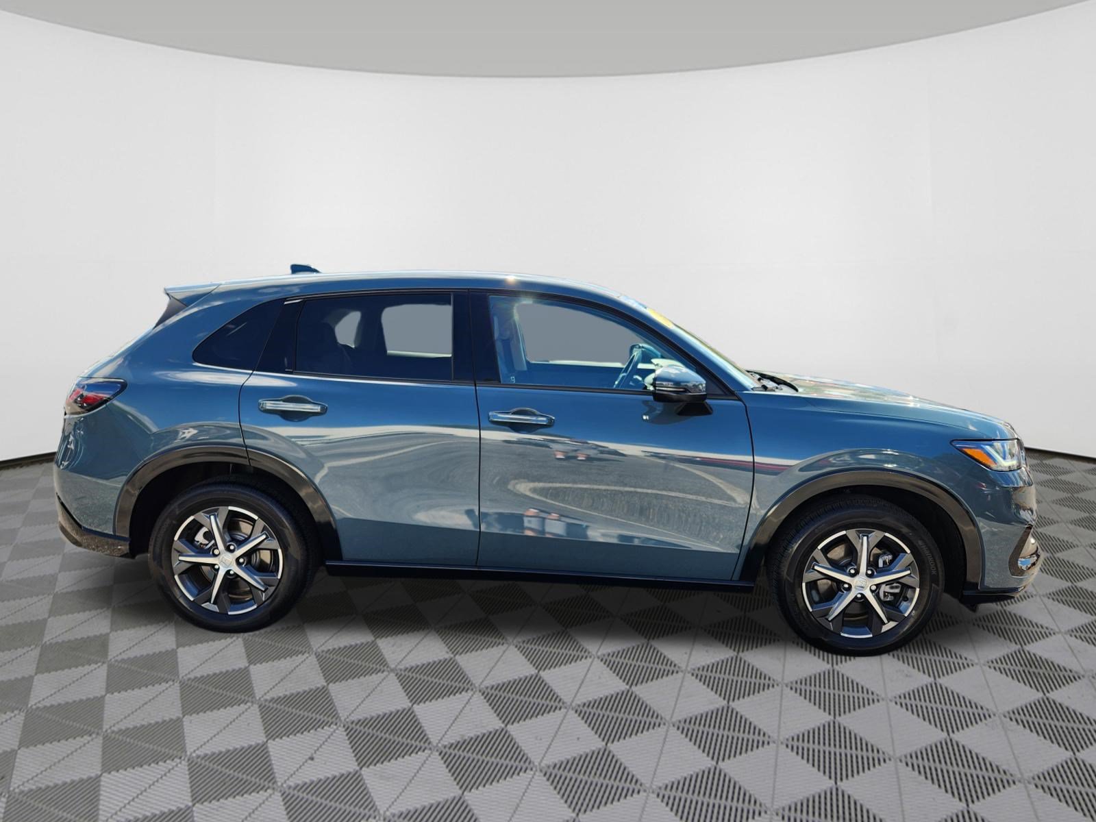 Certified 2024 Honda HR-V EX-L image 6