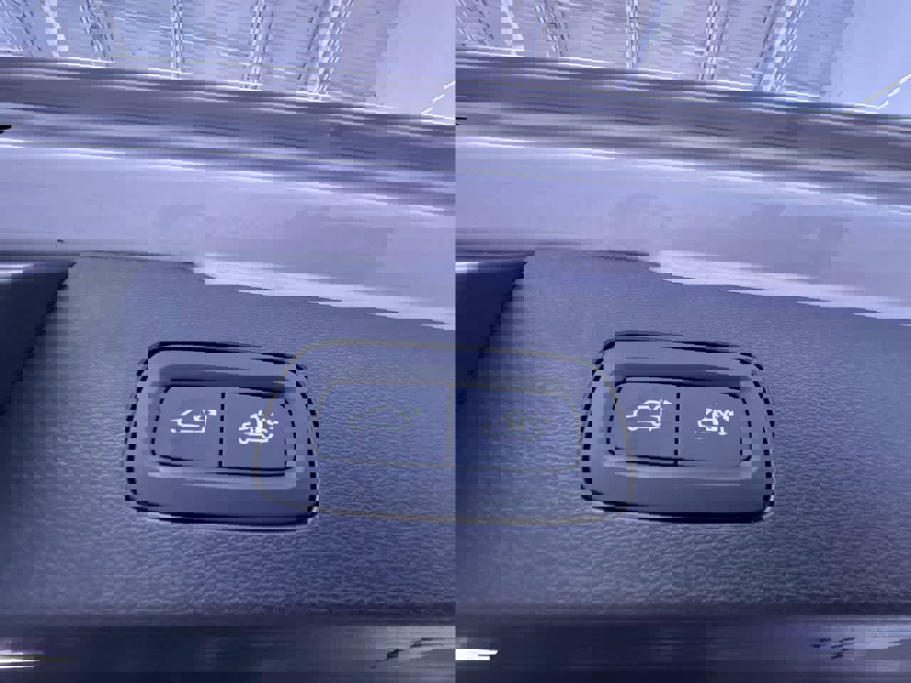 Used 2025 Volvo V60 B5 Cross Country Plus image 42