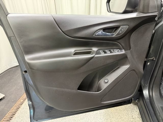 Used 2020 Chevrolet Equinox LT w/ Driver Convenience Package AWD/4WD image 17