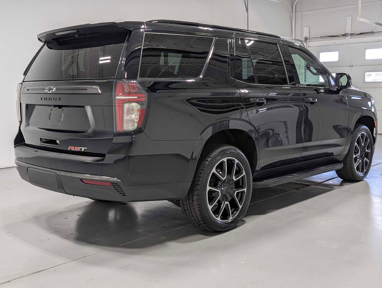Used 2022 Chevrolet Tahoe RST w/ Luxury Package AWD/4WD image 8