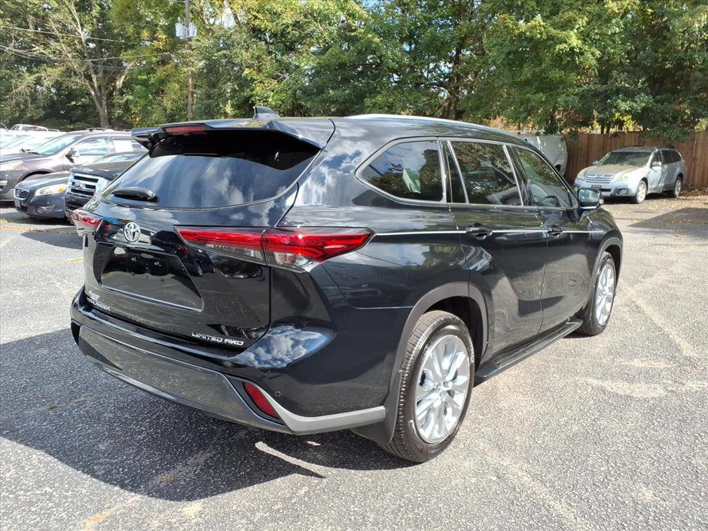 Used 2021 Toyota Highlander Limited AWD/4WD image 3