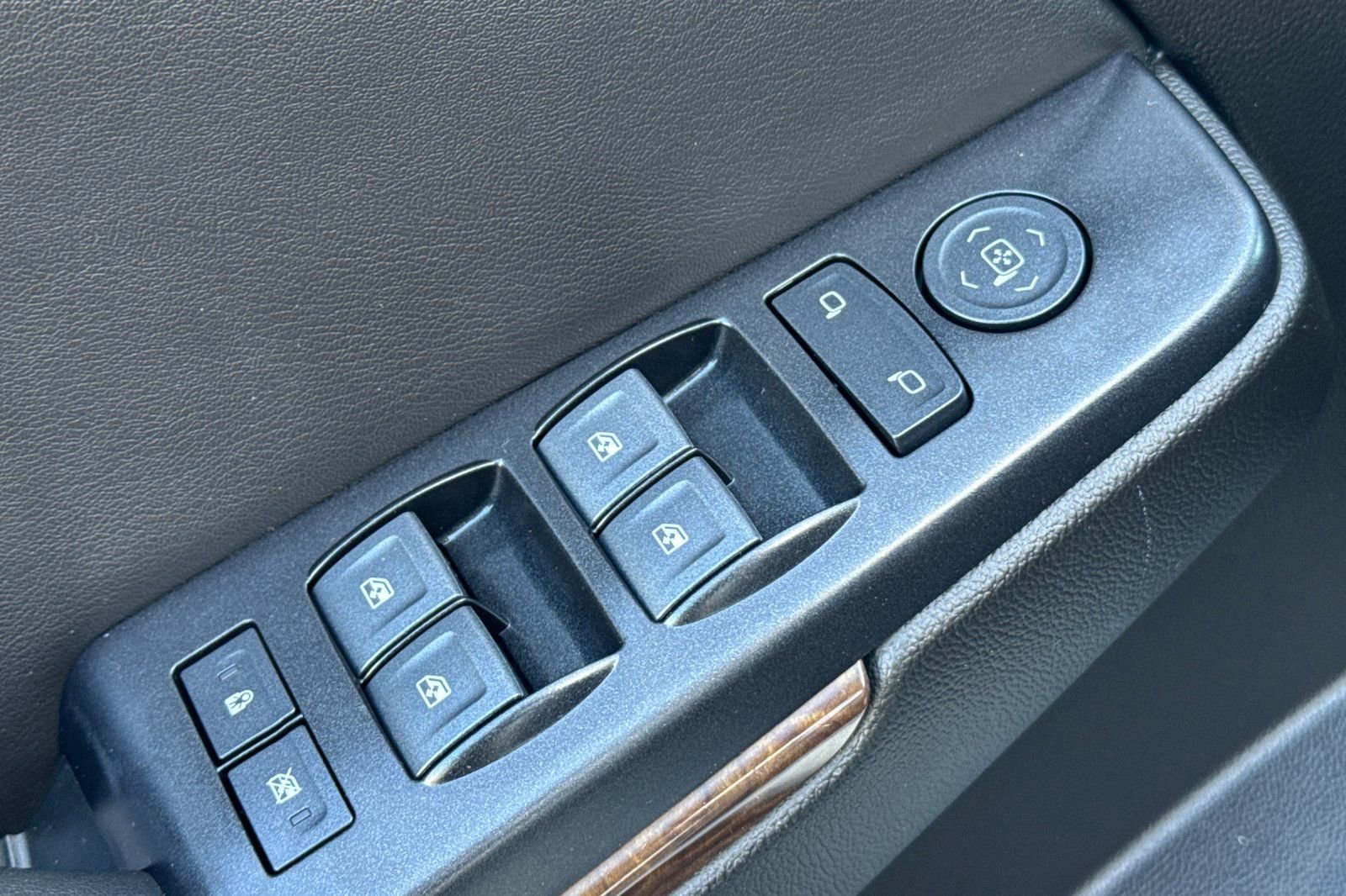 Used 2020 Chevrolet Tahoe LS image 13