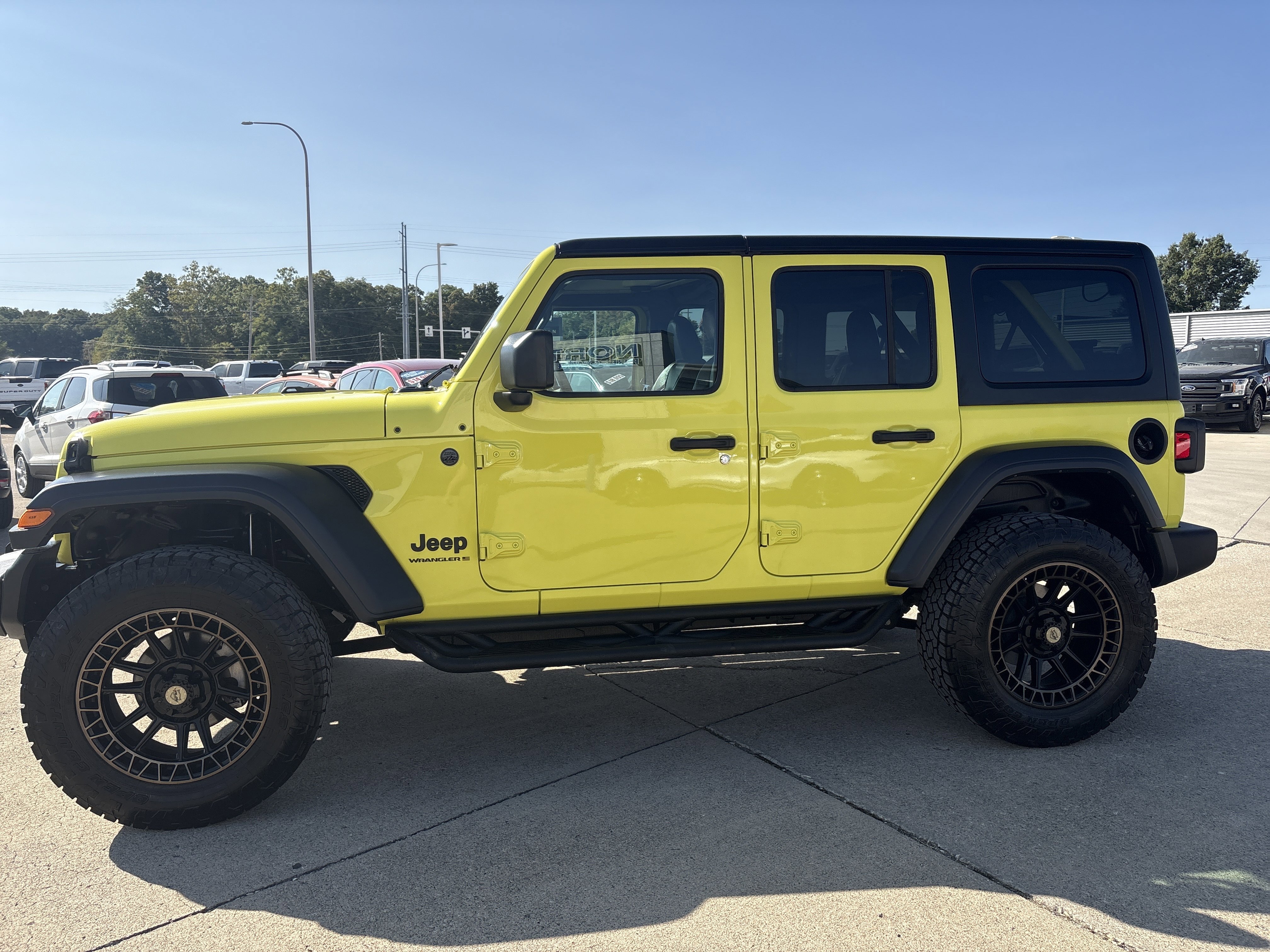 Used 2024 Jeep Wrangler Sport S image 2