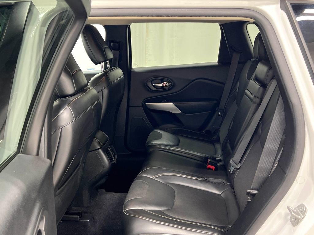 Used 2018 Jeep Cherokee Latitude Plus w/ Comfort/Convenience Group image 29