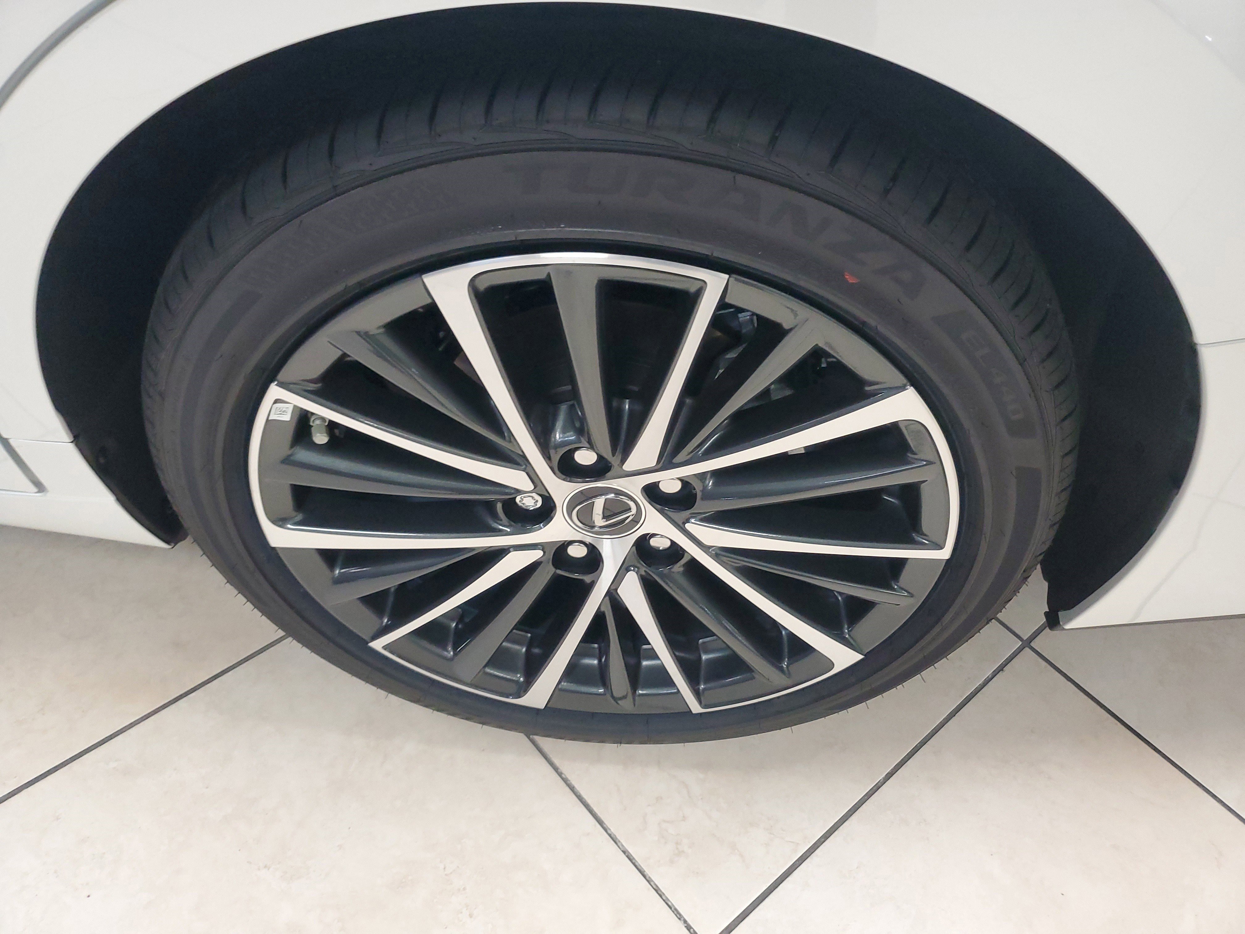 New 2025 Lexus ES 350 w/ Premium Package image 6