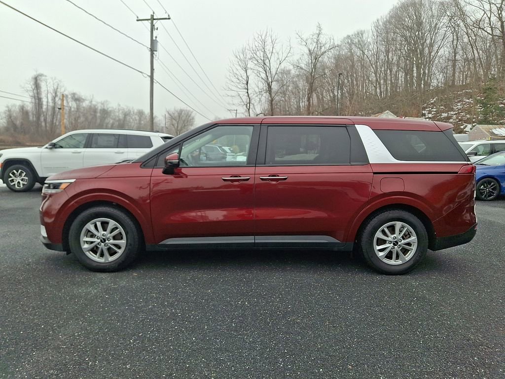 Used 2024 Kia Carnival LX image 7