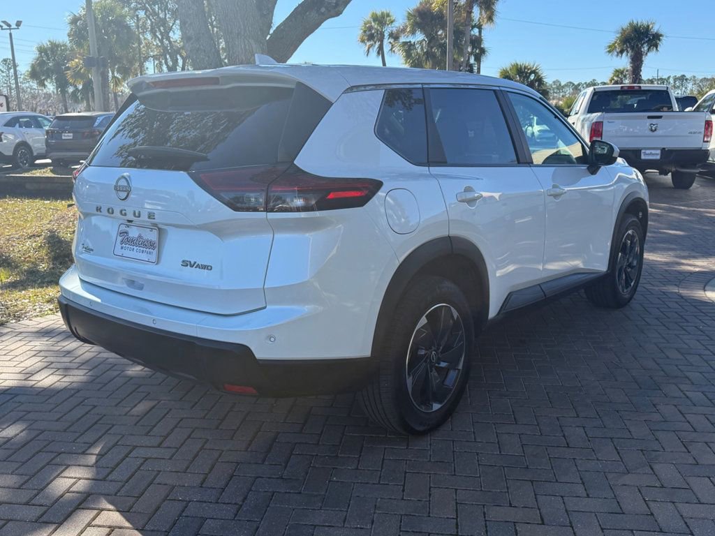 Used 2024 Nissan Rogue SV image 6