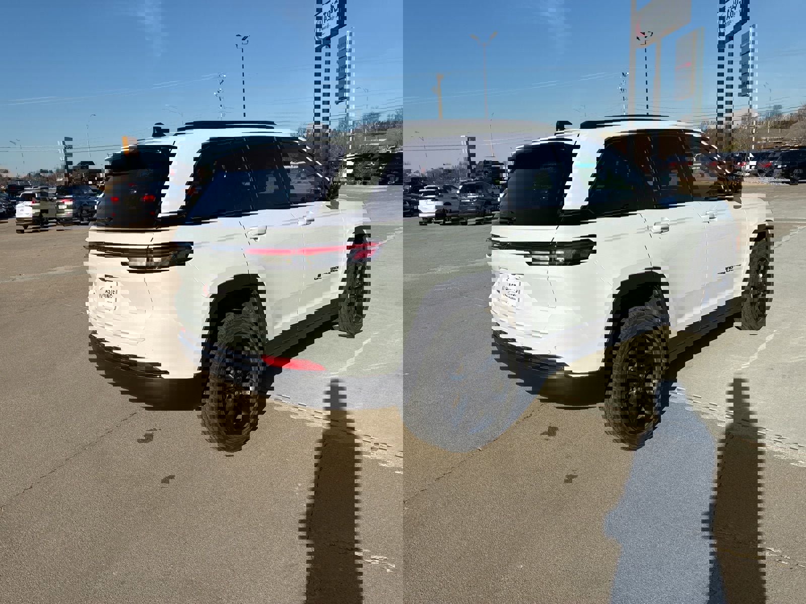 Used 2023 Jeep Grand Cherokee Altitude image 7