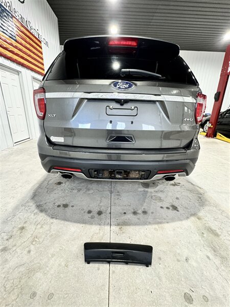 Used 2018 Ford Explorer XLT AWD/4WD image 5
