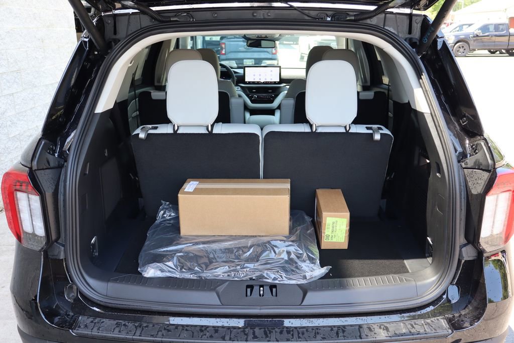 New 2026 Ford Explorer Platinum w/ LUX Leather Package AWD/4WD image 21